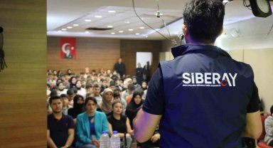 Emniyetten öğrencilere siber eğitimi