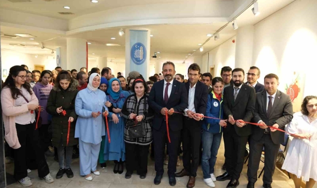 Engelli eğitim merkezi öğrencileri sergi açtı