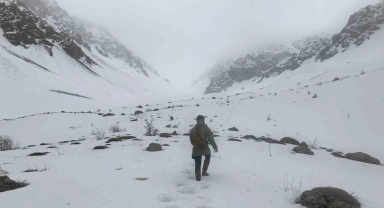 Erzincan'ın yüksek kesimlerine kar yağdı
