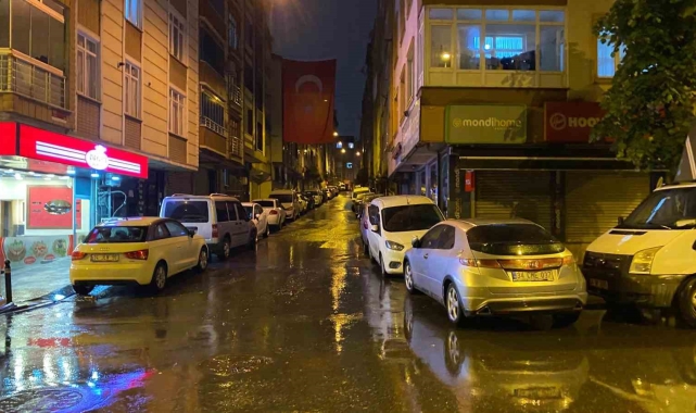 Esenler'de cadde ortasında tekme tokat kavga: 1 yaralı