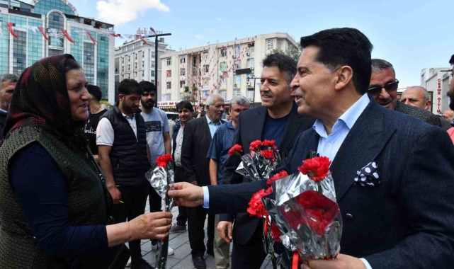 Esenyurt Belediye Başkanı Özer annelerle buluştu
