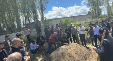 Eski nişanlısı tarafından katledilen Bahar, baba memleketi Iğdır'da gözyaşları içinde defnedildi