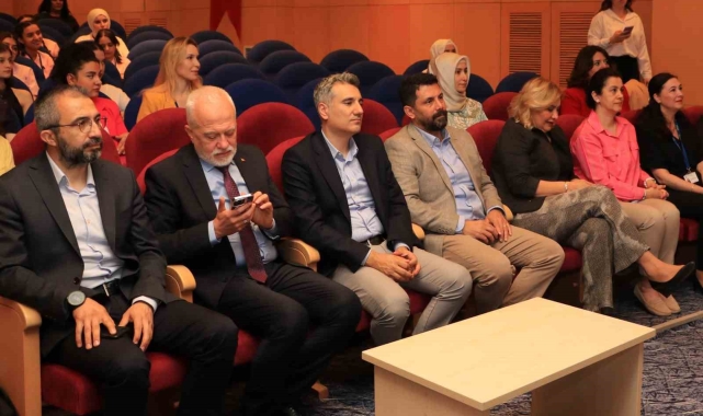 ESOGÜ'de 'Güvenli Annelik Uygulamaları' konferansı düzenlendi