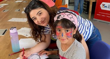 ETÜ'lü Gençler Deprem Bölgesindeki Çocuklarla Kucaklaştı