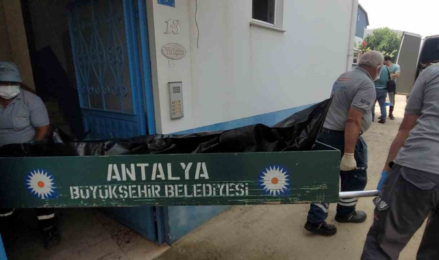 Ev sahibinin fark ettiği koku, kiracının ölümünü ortaya çıkardı