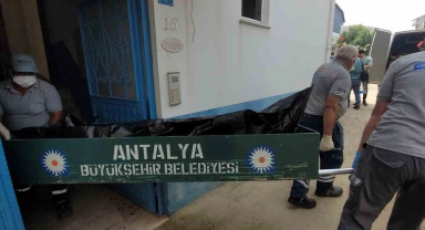 Ev sahibinin fark ettiği koku, kiracının ölümünü ortaya çıkardı