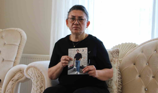 Evladından depremden bu yana haber alamayan anne: "Batuhan olsaydı gelirdi, öperdi hediyesini verirdi"