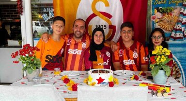 Evliliklerinin 17. yıl dönümünü Galatasaray şampiyonluğuyla beraber kutladılar