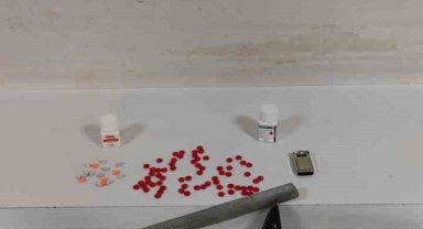 Fatih'te polise satır ve çekiçle direnen torbacı yakalandı