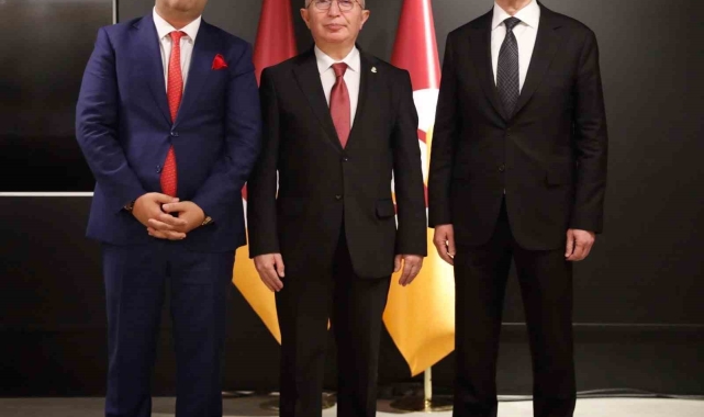 Galatasaray'da başkan adayları renk seçimi yapıldı
