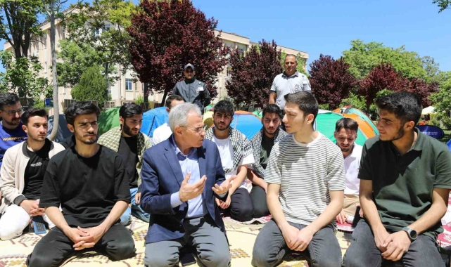 GAÜN'de GAZZE'ye destek amacıyla oturma eylemi düzenlendi