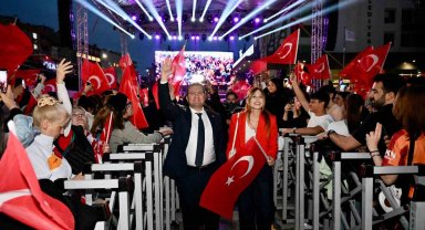 Gaziosmanpaşa'da 19 Mayıs Atatürk'ü Anma Gençlik ve Spor Bayramı, Emre Aydın konseri ile kutlandı