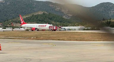Gazipaşa Havalimanına inen yolcu uçağının lastiği patladı