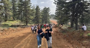 Gediz'de gençler Murat Dağı zirvesine tırmandı