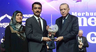 Gedizli merhum Müftü Ömer Faruk Bilgili uluslararası iyilik ödülüne layık görüldü