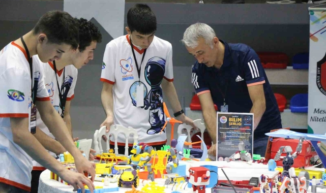 Geleceğin milli teknoloji yıldızları eserlerini sergiledi