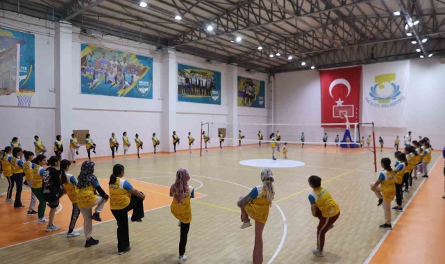 Gençler, belediye ile spor alışkanlığı kazanıyor