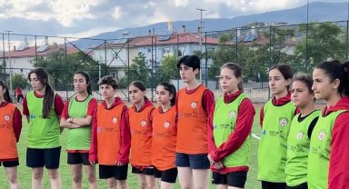 Gençlergücü Kadın Futbol Takımı, önyargıları kırarak kadının gücünü gösterdi