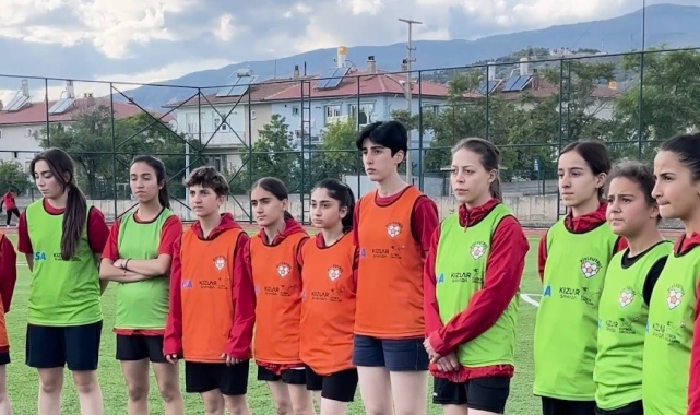Gençlergücü Kadın Futbol Takımı, önyargıları kırarak kadının gücünü gösterdi