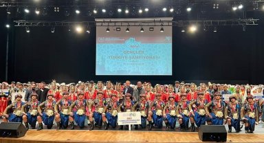 Gençlik ve Spor İl Müdürü İlman şampiyon ekibi kutladı