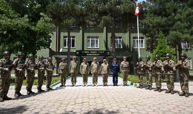 Genelkurmay Başkanı Gürak, sınır karakollarında incelemelerde bulundu