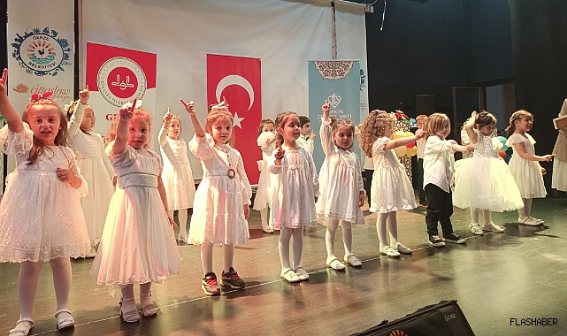 GERZE’DE MİNİKLERİN GÖSTERİSİ RENKLİ GÖRÜNTÜLERE SAHNE OLDU!