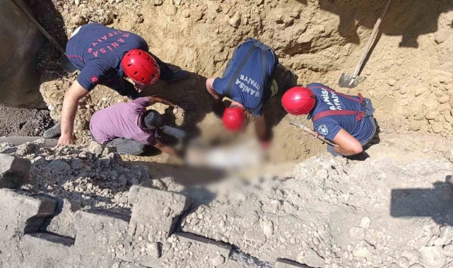 Göçük altında kalan işçi hayatını kaybetti