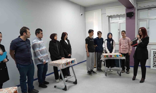 Gümüşhane'de özel eğitim öğrencilerinin bilgi yarışması neşeli anlara sahne oldu