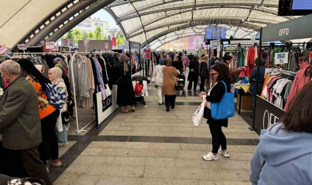 Güngören Belediyesi tarafından düzenlenen Giyim Festivaline büyük ilgi
