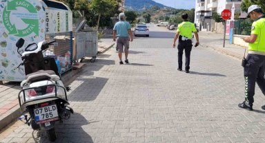 Hafif ticari araç ile motosiklet çarpıştı: 2 yaralı