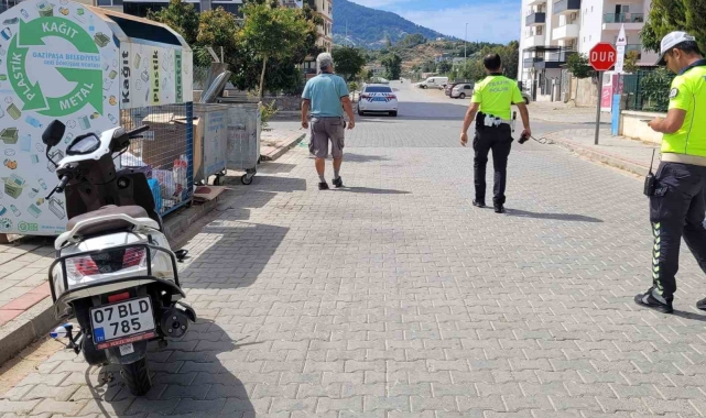 Hafif ticari araç ile motosiklet çarpıştı: 2 yaralı