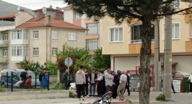 Hafif ticari araç ile motosiklet çarpıştı: 3 yaralı