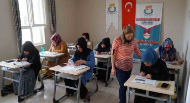 Haliliye'de kadınlar sertifika alıp iş hayatına atılıyor
