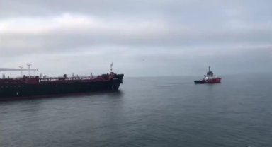 Haydarpaşa'da petrol ürünü yüklü gemi arıza verdi