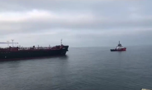 Haydarpaşa'da petrol ürünü yüklü gemi arıza verdi