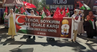 Hekimlerden Gazze için sessiz yürüyüş