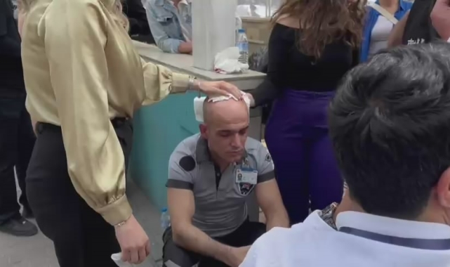 Hem bedava binmeye çalıştılar hem de güvenlikçiyi dövdüler...Vatandaşlar çileden çıktı