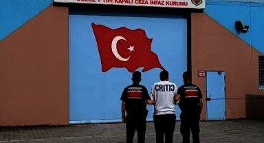 Hırsızlık suçundan aranıyordu