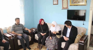 Hisarcık Kaymakamı Muhammet Samet Bahar, şehit annelerinin gününü kutladı
