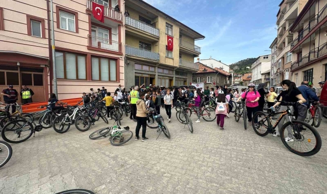 Huğlu'da "Pedalla genç kal" bisiklet turu