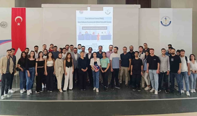 Hukuk Fakültesi öğrencileri İngilizce Münazara etkinliği düzenledi