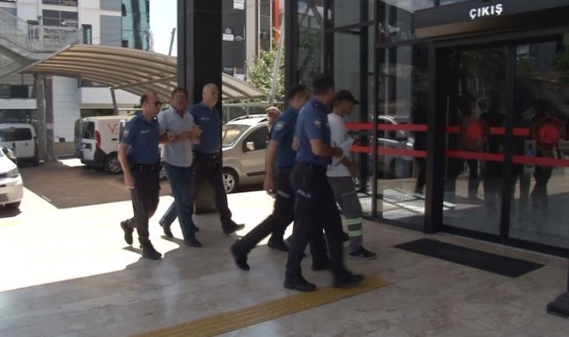 İçinde öğrencilerin bulunduğu servis aracına sopalı saldırı olayının şüphelileri adliyeye sevk edildi