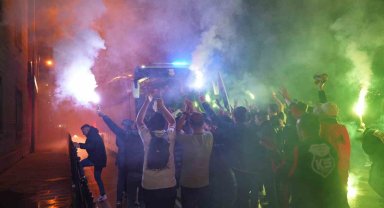 İki futbolcusu yaralanan Kastamonuspor'a taraftarlardan muhteşem karşılama