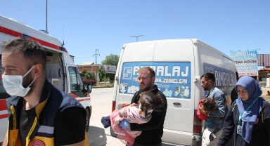 İki otomobilin çarpıştığı kazada 2'si çocuk 3 kişi yaralandı
