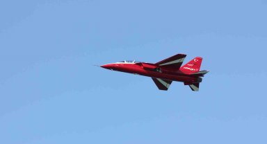 İlk kez gösteri uçuşu yapan HÜRJET hayran bıraktı