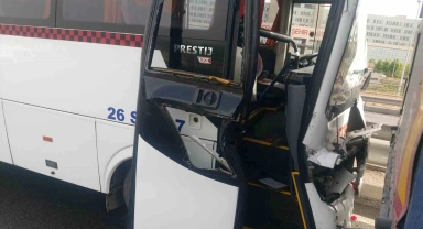 İşçi servisi tıra çarptı, 8 kişi yaralandı