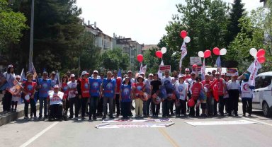 Isparta'da 1 Mayıs halaylarla kutlandı