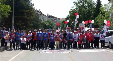 Isparta'da 1 Mayıs halaylarla kutlandı