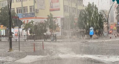 Isparta'da dolu yağışı etkili oldu, sürücüler zor anlar yaşadı