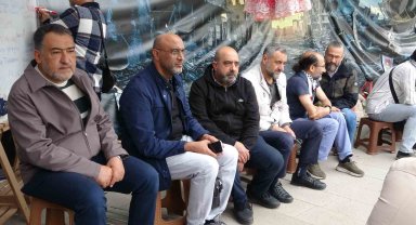 İsrail'in Gazze'ye saldırılarını oturma eylemiyle protesto ettiler